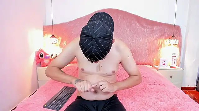 Snapshot of Derek_and_Skarlet chatting on 02-12-26, 02:56 Derek and Skarlet online show from 02-12-26, 02:56