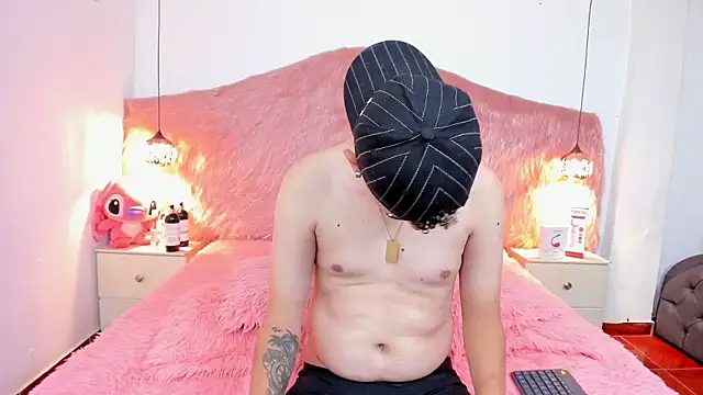 Snapshot of Derek_and_Skarlet chatting on 02-13-26, 10:55 Derek and Skarlet online show from 02-13-26, 10:55