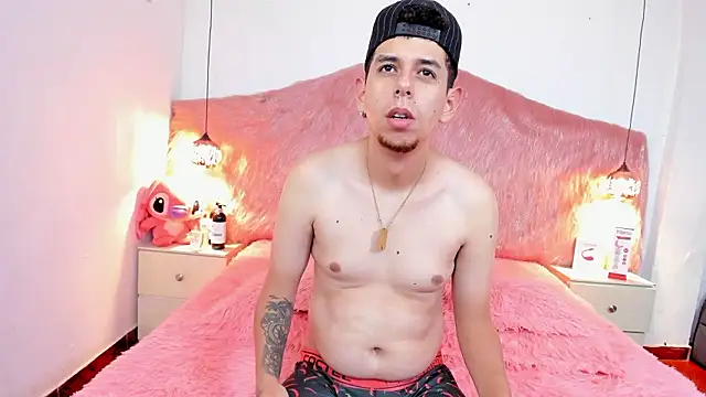 Snapshot of Derek_and_Skarlet chatting on 02-18-26, 09:49 Derek and Skarlet online show from 02-18-26, 09:49