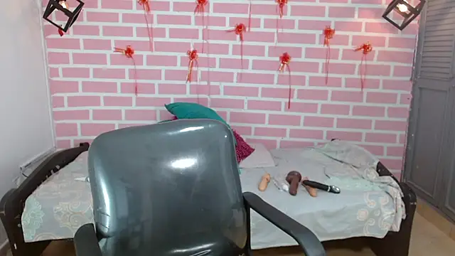 emy 0 online show from 02-20-25, 11:10