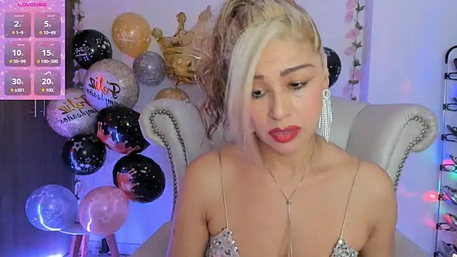 Snapshot of Isabelhot1 chatting on 06-24-26, 05:56 Isabelhot1 online show from 06-24-26, 05:56