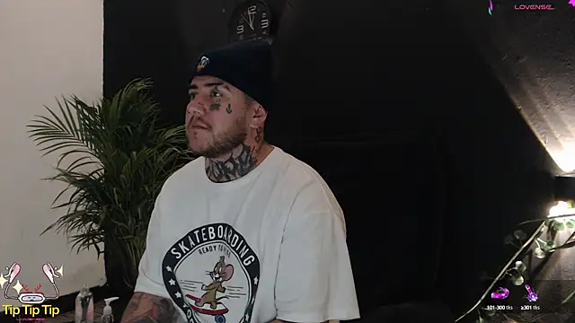 Snapshot of Ash_gusbig chatting on 01-28-25, 02:00 Ash gusbig online show from 01-28-25, 02:00