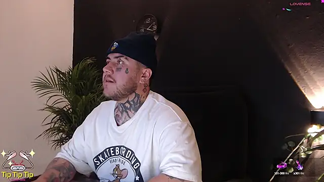 Snapshot of Ash_gusbig chatting on 01-28-25, 05:11 Ash gusbig online show from 01-28-25, 05:11