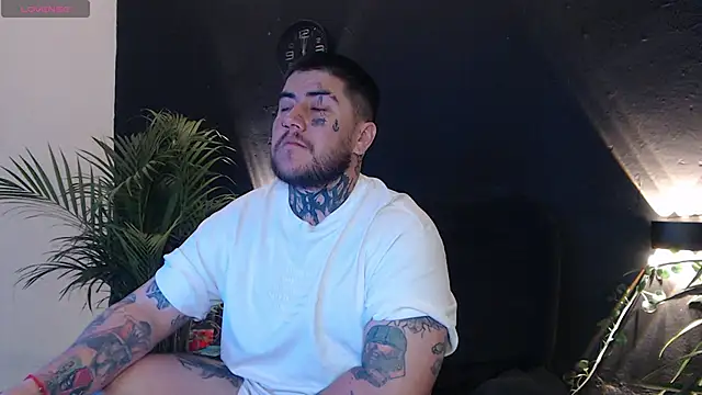 Snapshot of Ash_gusbig chatting on 02-14-25, 03:33 Ash gusbig online show from 02-14-25, 03:33