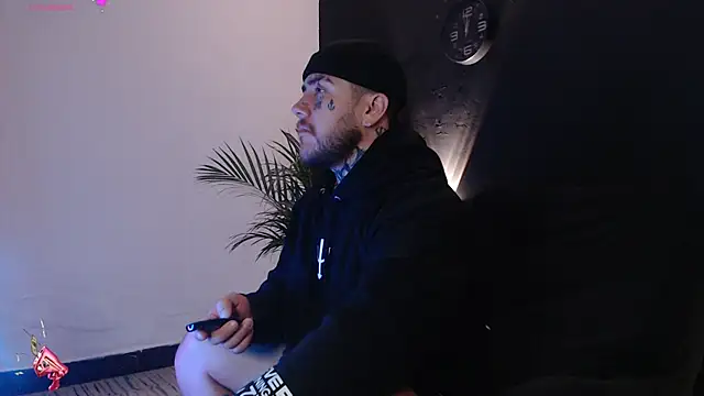 Snapshot of Ash_gusbig chatting on 02-15-25, 12:15 Ash gusbig online show from 02-15-25, 12:15