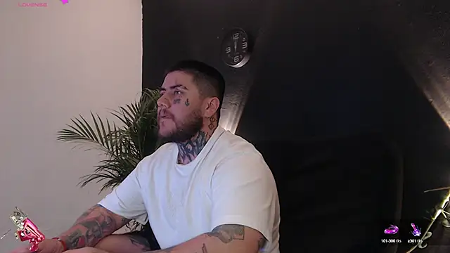 Snapshot of Ash_gusbig chatting on 02-25-25, 02:47 Ash gusbig online show from 02-25-25, 02:47