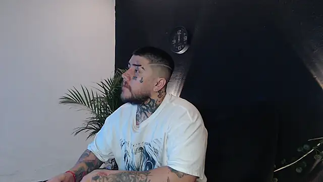 Snapshot of Ash_gusbig chatting on 02-27-25, 02:53 Ash gusbig online show from 02-27-25, 02:53