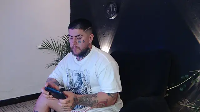 Snapshot of Ash_gusbig chatting on 02-27-25, 05:56 Ash gusbig online show from 02-27-25, 05:56