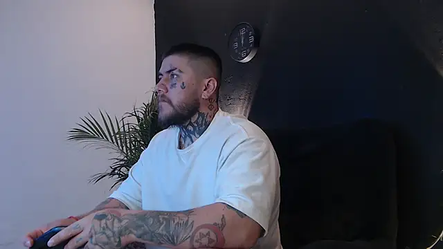 Snapshot of Ash_gusbig chatting on 03-16-25, 01:49 Ash gusbig online show from 03-16-25, 01:49