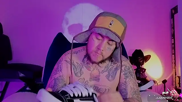 Snapshot of Ash_gusbig chatting on 11-10-25, 01:04 Ash gusbig online show from 11-10-25, 01:04