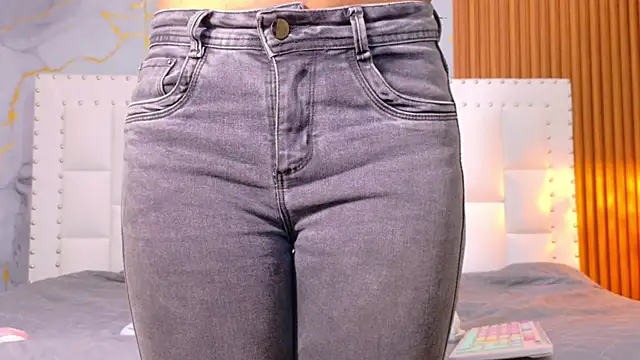 Snapshot of indianschoolgirl chatting on 09-16-25, 07:48 indianschoolgirl online show from 09-16-25, 07:48