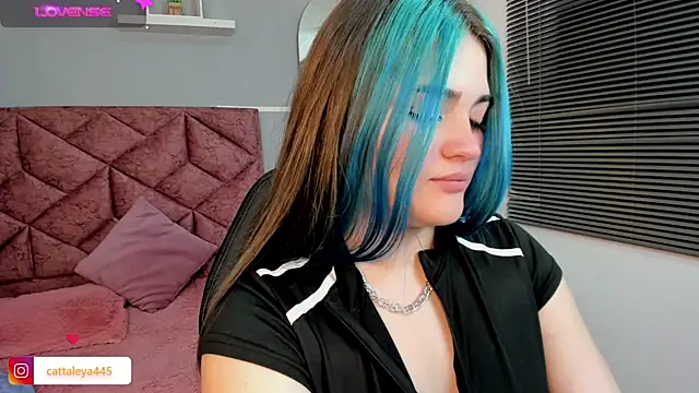 Snapshot of cattaleya___ chatting on 01-28-25, 04:50 cattaleya online show from 01-28-25, 04:50