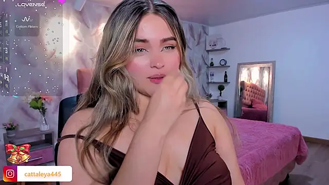 cattaleya    online show from 11-19-25, 02:44