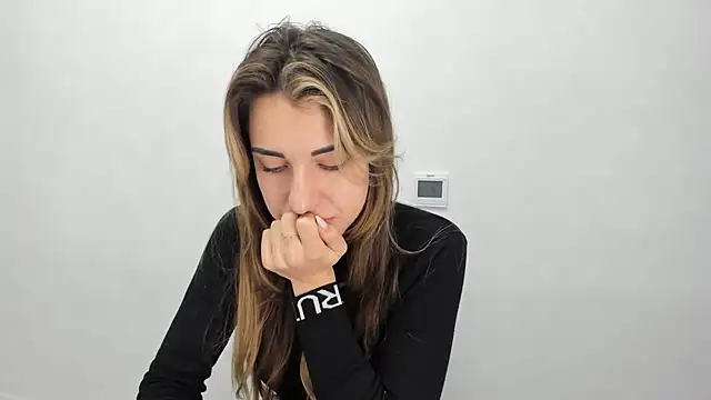 Snapshot of Summmmersky chatting on 01-25-25, 08:21 Summmmersky online show from 01-25-25, 08:21