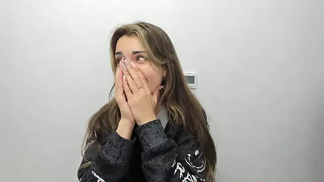 Snapshot of Summmmersky chatting on 01-31-25, 04:48 Summmmersky online show from 01-31-25, 04:48