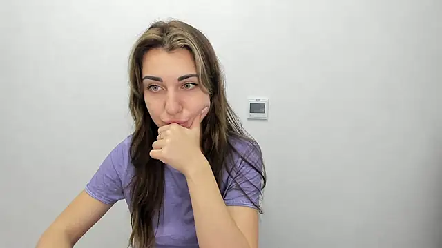 Snapshot of Summmmersky chatting on 02-01-25, 10:05 Summmmersky online show from 02-01-25, 10:05