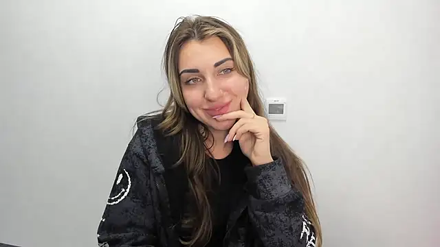 Snapshot of Summmmersky chatting on 02-08-25, 03:21 Summmmersky online show from 02-08-25, 03:21