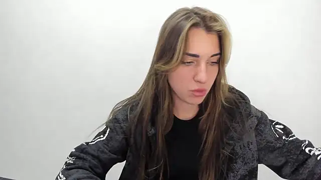 Snapshot of Summmmersky chatting on 02-09-25, 04:18 Summmmersky online show from 02-09-25, 04:18