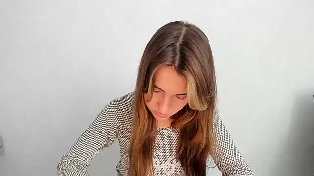 Snapshot of Summmmersky chatting on 02-11-25, 12:16 Summmmersky online show from 02-11-25, 12:16