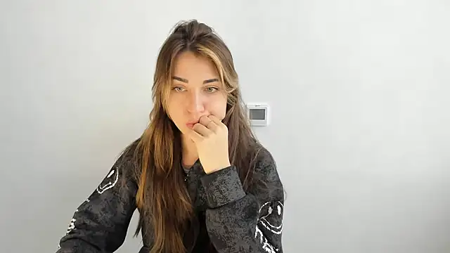 Snapshot of Summmmersky chatting on 02-26-25, 09:53 Summmmersky online show from 02-26-25, 09:53