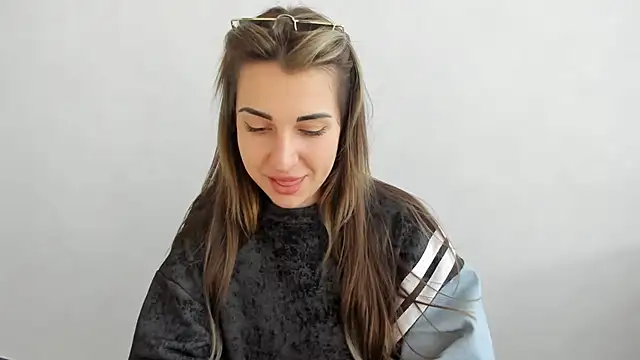 Snapshot of Summmmersky chatting on 03-08-25, 02:19 Summmmersky online show from 03-08-25, 02:19