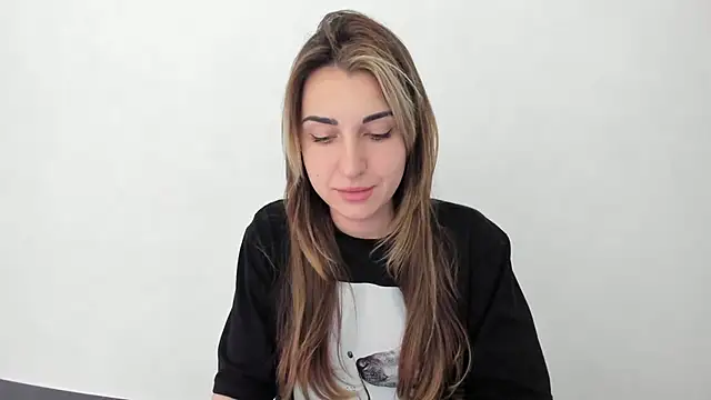 Snapshot of Summmmersky chatting on 03-15-25, 04:43 Summmmersky online show from 03-15-25, 04:43