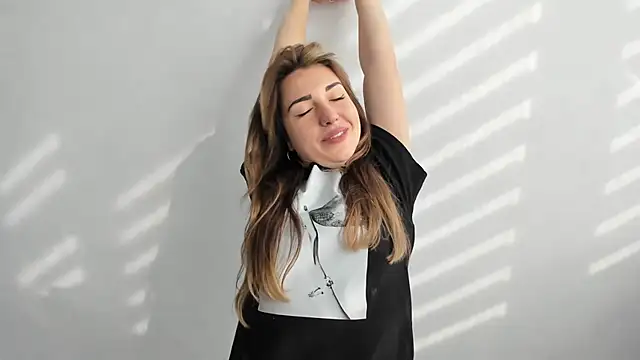 Snapshot of Summmmersky chatting on 03-16-25, 06:42 Summmmersky online show from 03-16-25, 06:42