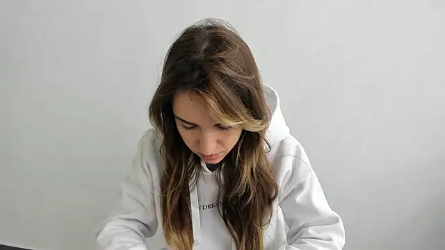 Snapshot of Summmmersky chatting on 03-17-25, 08:18 Summmmersky online show from 03-17-25, 08:18