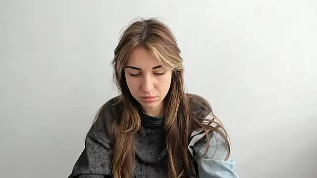 Snapshot of Summmmersky chatting on 03-19-25, 09:06 Summmmersky online show from 03-19-25, 09:06