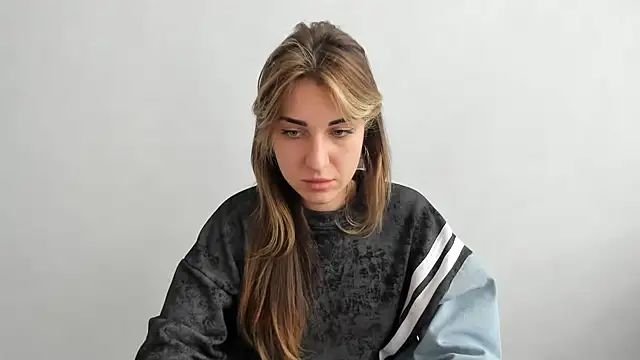 Snapshot of Summmmersky chatting on 03-19-25, 12:12 Summmmersky online show from 03-19-25, 12:12