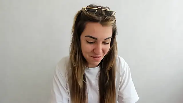 Snapshot of Summmmersky chatting on 03-21-25, 08:39 Summmmersky online show from 03-21-25, 08:39