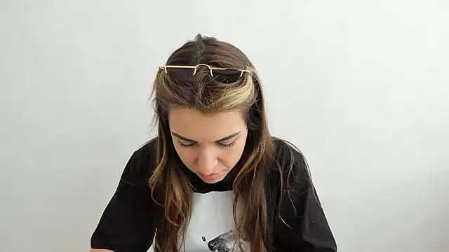 Snapshot of Summmmersky chatting on 03-22-25, 08:51 Summmmersky online show from 03-22-25, 08:51