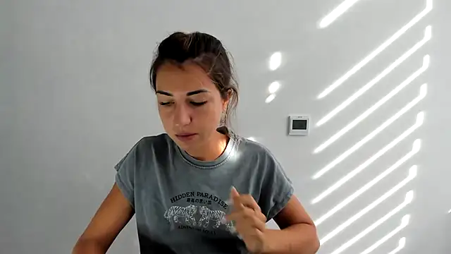 Snapshot of Summmmersky chatting on 09-18-25, 06:48 Summmmersky online show from 09-18-25, 06:48