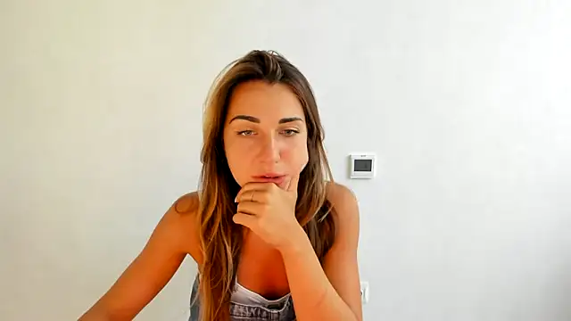 Snapshot of Summmmersky chatting on 09-19-25, 11:55 Summmmersky online show from 09-19-25, 11:55