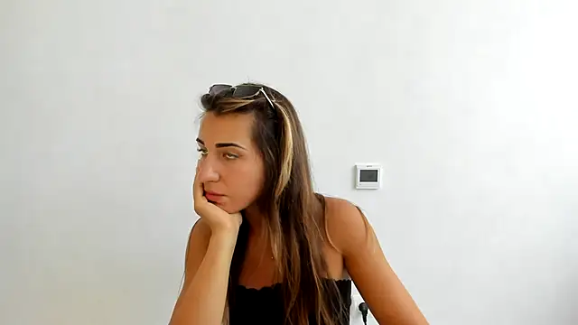 Snapshot of Summmmersky chatting on 09-21-25, 10:50 Summmmersky online show from 09-21-25, 10:50