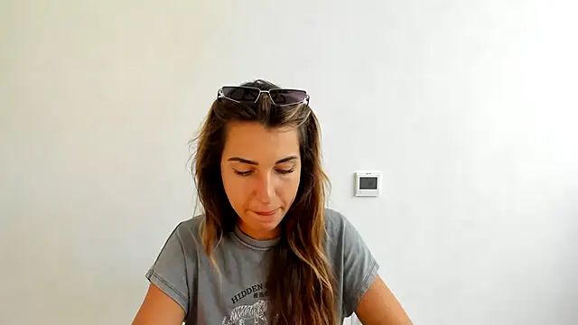 Snapshot of Summmmersky chatting on 09-22-25, 10:17 Summmmersky online show from 09-22-25, 10:17