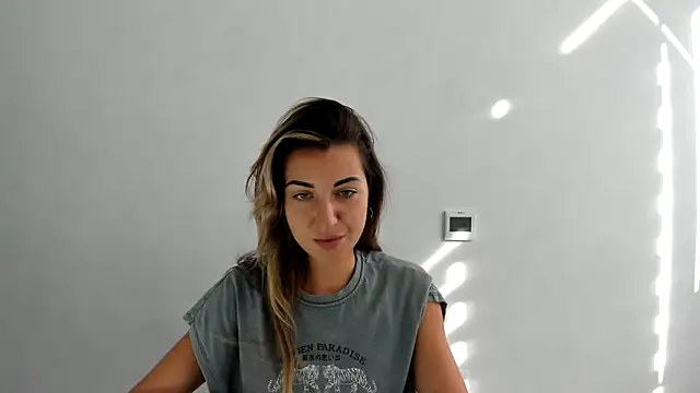 Snapshot of Summmmersky chatting on 09-23-25, 07:00 Summmmersky online show from 09-23-25, 07:00