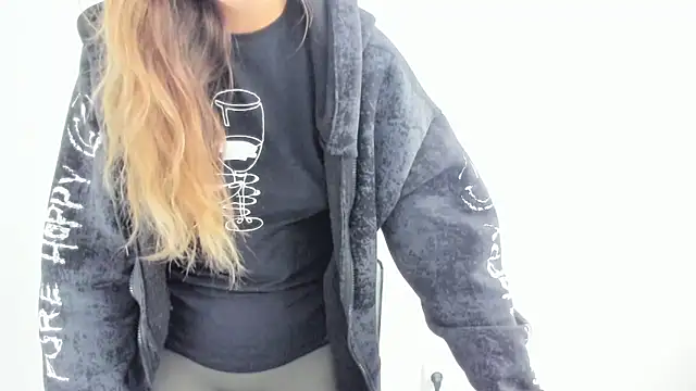 Snapshot of Summmmersky chatting on 10-03-25, 08:44 Summmmersky online show from 10-03-25, 08:44