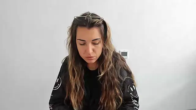 Snapshot of Summmmersky chatting on 10-20-25, 09:43 Summmmersky online show from 10-20-25, 09:43