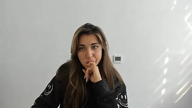 Snapshot of Summmmersky chatting on 10-21-25, 07:20 Summmmersky online show from 10-21-25, 07:20