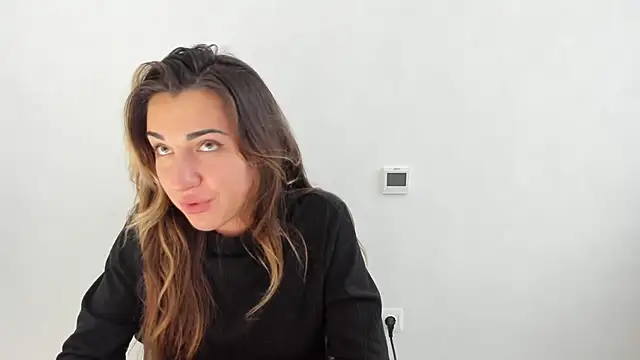 Snapshot of Summmmersky chatting on 10-26-25, 01:39 Summmmersky online show from 10-26-25, 01:39