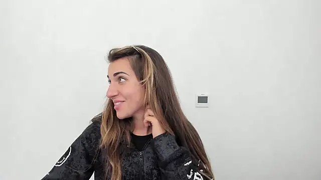 Snapshot of Summmmersky chatting on 10-29-25, 05:14 Summmmersky online show from 10-29-25, 05:14