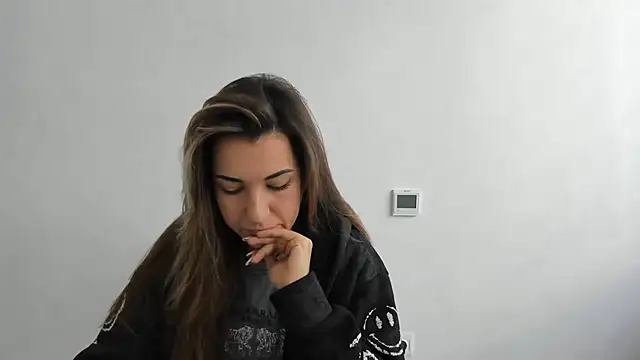 Snapshot of Summmmersky chatting on 10-30-25, 07:54 Summmmersky online show from 10-30-25, 07:54