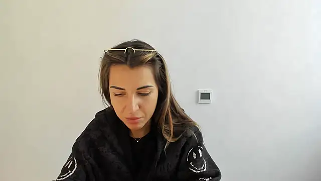 Snapshot of Summmmersky chatting on 10-31-25, 12:06 Summmmersky online show from 10-31-25, 12:06