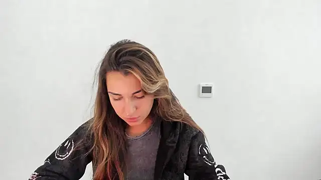 Snapshot of Summmmersky chatting on 11-10-25, 01:43 Summmmersky online show from 11-10-25, 01:43