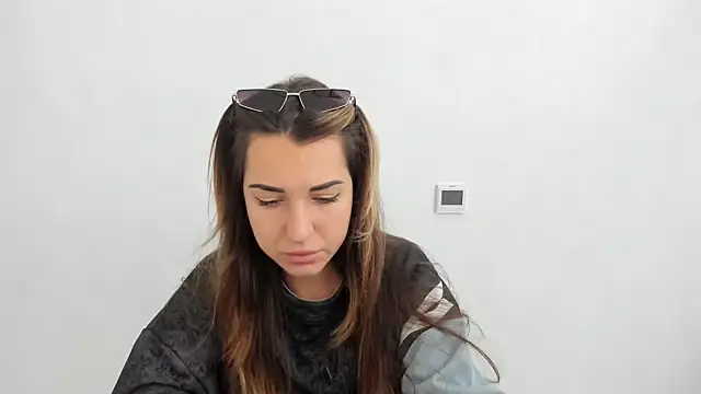 Snapshot of Summmmersky chatting on 11-12-25, 09:21 Summmmersky online show from 11-12-25, 09:21