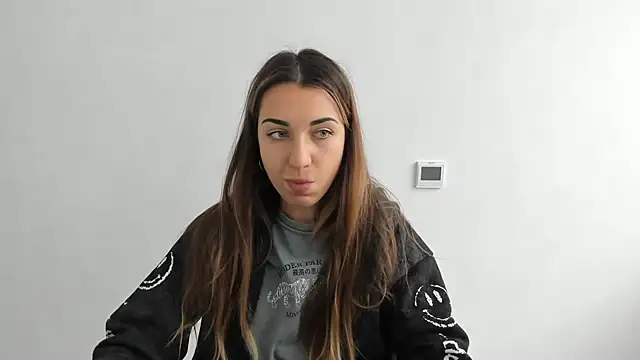 Snapshot of Summmmersky chatting on 11-13-25, 08:35 Summmmersky online show from 11-13-25, 08:35