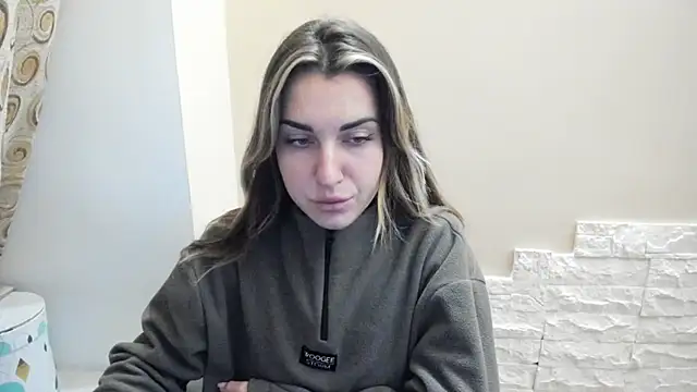 Snapshot of Summmmersky chatting on 12-18-25, 02:34 Summmmersky online show from 12-18-25, 02:34