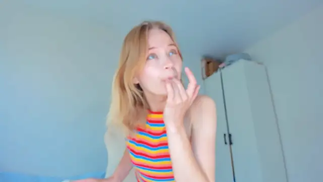 Snapshot of JennyWoody chatting on 06-15-26, 04:58 JennyWoody online show from 06-15-26, 04:58