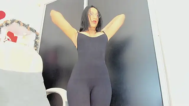 Snapshot of UrNewFantasy chatting on 01-08-25, 07:56 UrNewFantasy online show from 01-08-25, 07:56